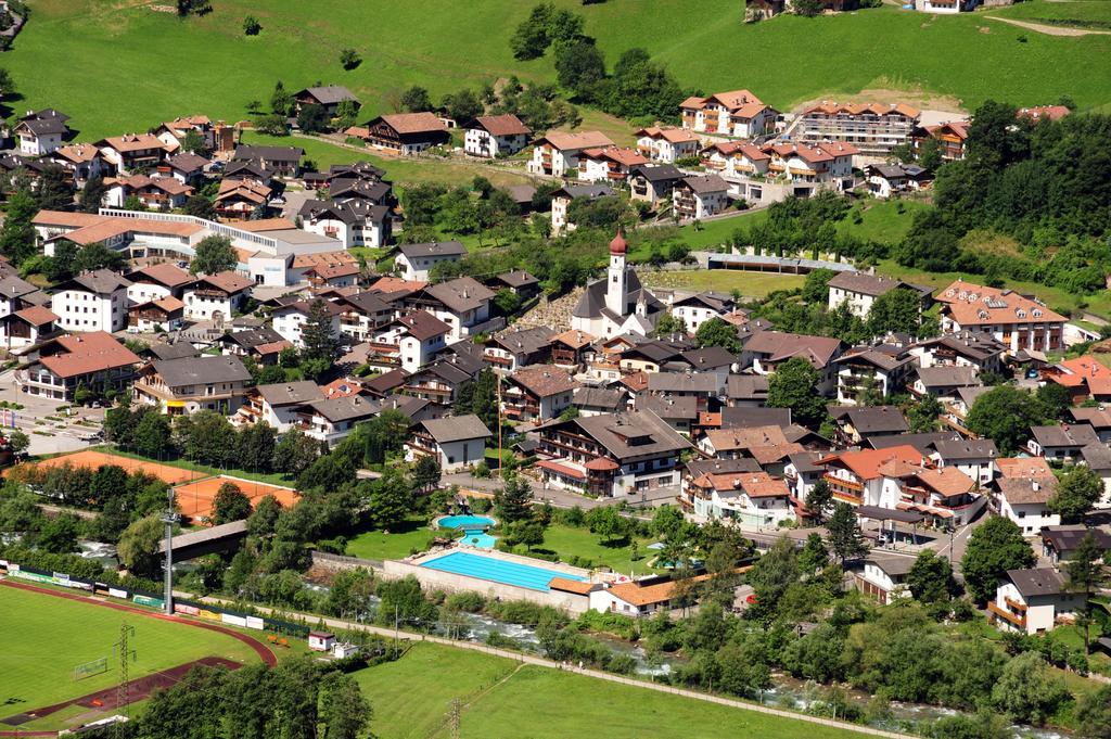 Privatpension Bergkristall San Martino In Passiria  Exterior photo